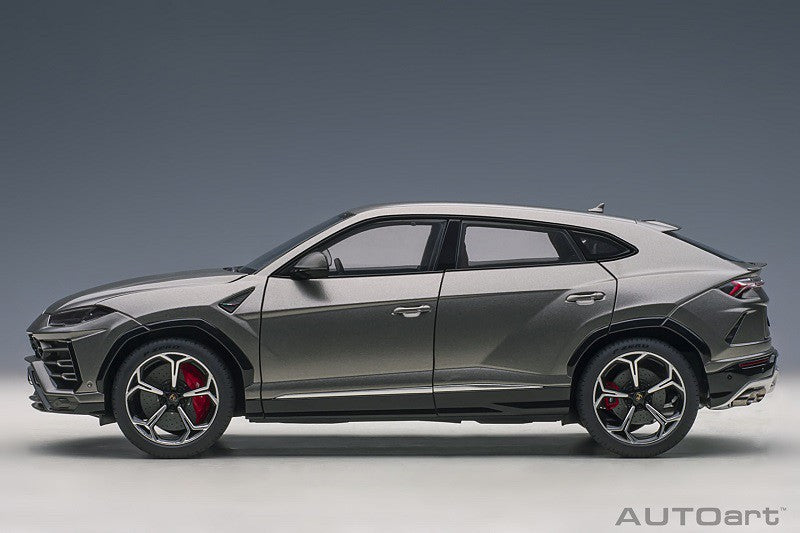 Lamborghini Urus - Grigio Titans -  Autoart 1/18 -  79164 - Passion Diecast 