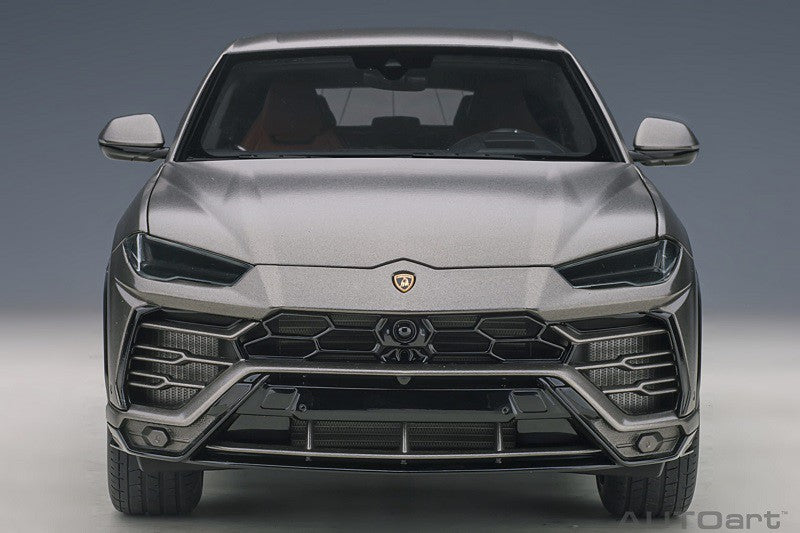 Lamborghini Urus - Grigio Titans -  Autoart 1/18 -  79164 - Passion Diecast 