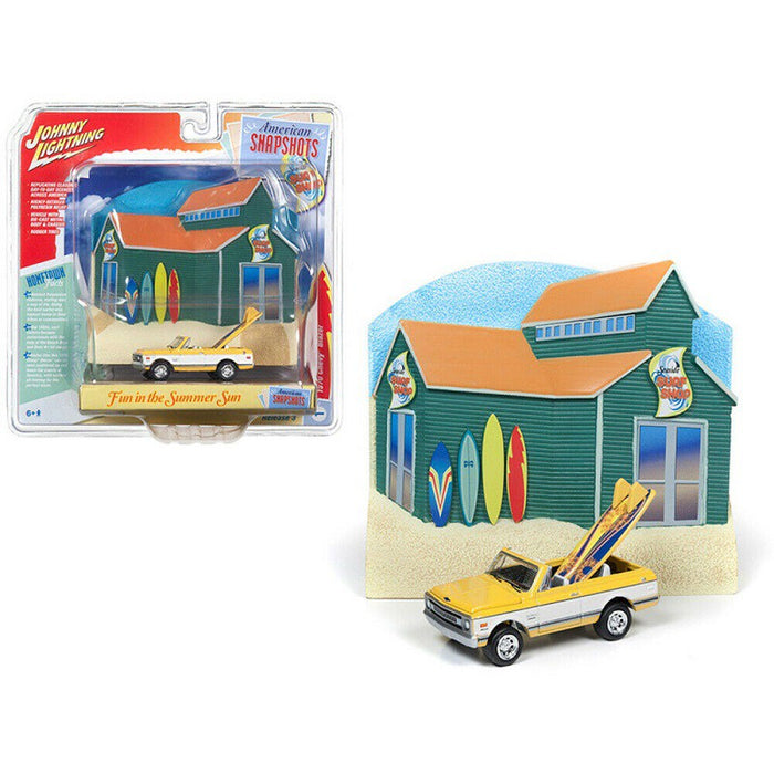 American Snapshots - Diorama 1970 Chevrolet Blazer convertiblewith Surf Boards - Johnny Lightning -  1:64 - JLDR005 A