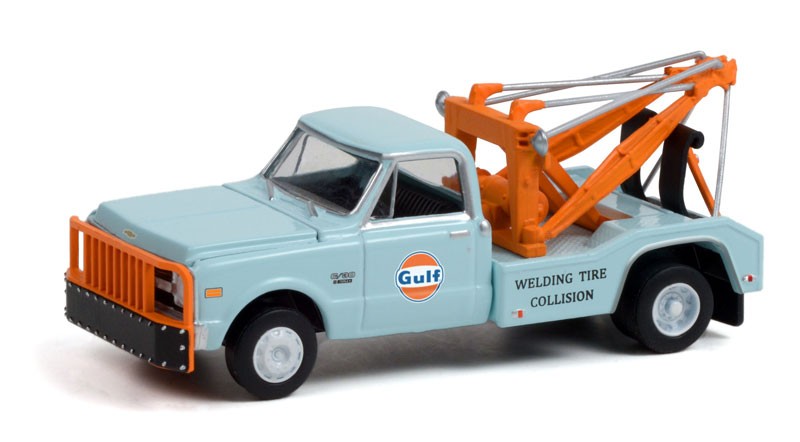 1969 Chevy C-30 Dually Wrecker - Gulf Oil 'Welding Tire Collision" - Hobby Exclusive -1/64 Greenlight - 30275
