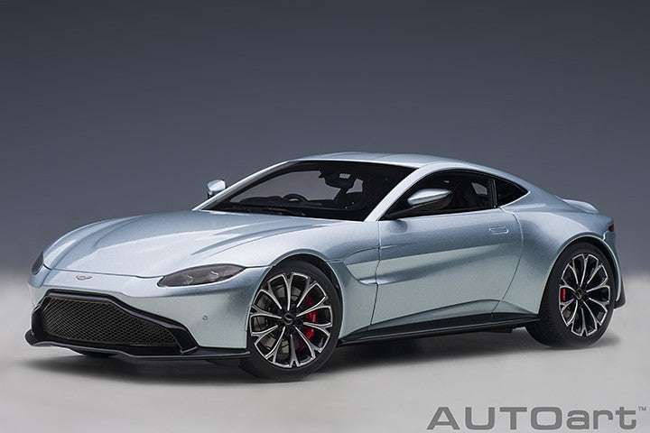 ASTON MARTIN VANTAGE 2019 SKYFALL SILVER -  Autoart 1/18 -  70276 - Passion Diecast 