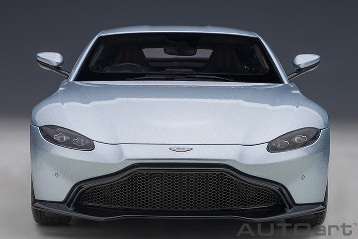 ASTON MARTIN VANTAGE 2019 SKYFALL SILVER -  Autoart 1/18 -  70276 - Passion Diecast 