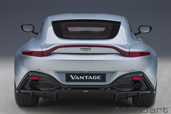 ASTON MARTIN VANTAGE 2019 SKYFALL SILVER -  Autoart 1/18 -  70276 - Passion Diecast 
