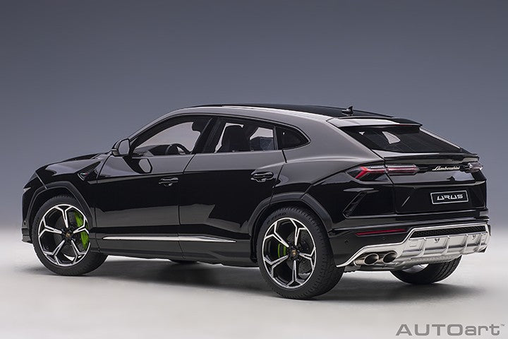 Lamborghini Urus - Nero Noctis -  Autoart 1/18 -  79165 - Passion Diecast 