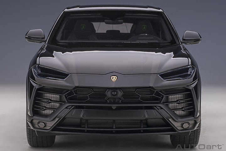 Lamborghini Urus - Nero Noctis -  Autoart 1/18 -  79165 - Passion Diecast 
