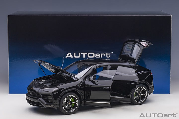 Lamborghini Urus - Nero Noctis -  Autoart 1/18 -  79165 - Passion Diecast 
