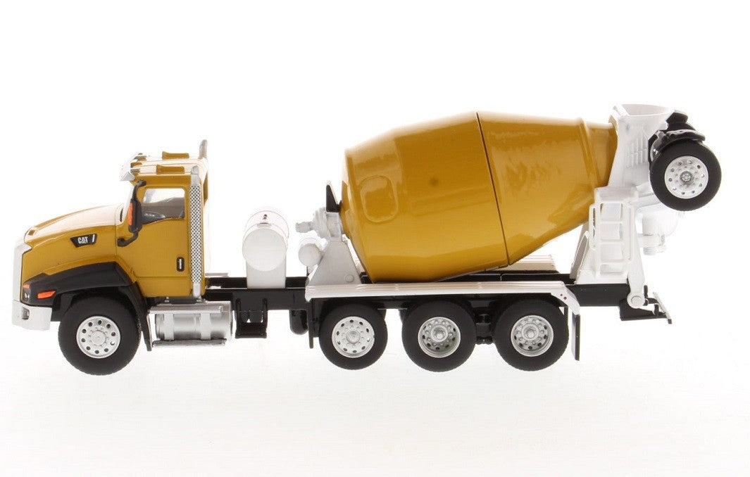 Caterpillar CT660 with McNeilus Bridgemaster Concrete Mixer -  Diecast Master 1/64 - 85632 - Passion Diecast 