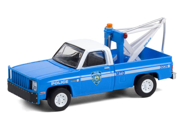 1987 GMC Sierra K2500 with Drop in Tow Hook - - New York City Police Dept (NYPD) - Hobby Exclusive -1/64 Greenlight - 30236