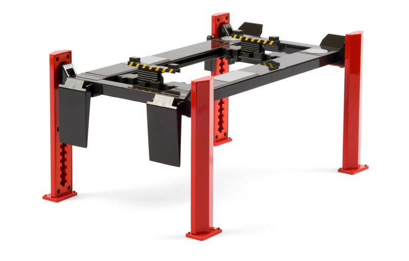 Four-Post Lift  in Red with Dark Gray Ramps -  Greenlight -  1/18 - 13592 - Passion Diecast 
