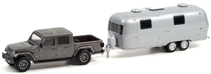 2020 Jeep Gladiator with Airstream Double-Axle Land Yacht Safari- Hitch & Tow 23, 1/64 Greenlight - 32230 C
