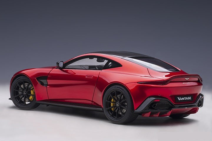 2019 ASTON MARTIN VANTAGE - Hyper Red -  Autoart 1/18 -  70277