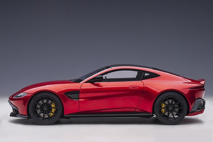 2019 ASTON MARTIN VANTAGE - Hyper Red -  Autoart 1/18 -  70277