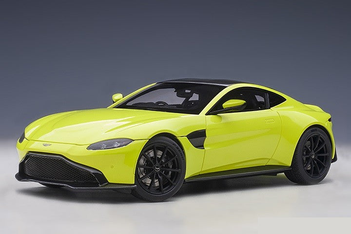 2019 ASTON MARTIN VANTAGE - Lime Essence - Autoart 1/18 - 70279