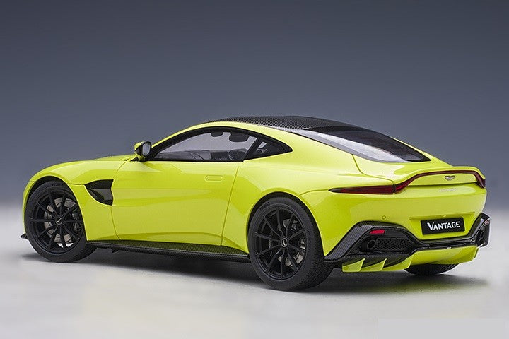 2019 ASTON MARTIN VANTAGE - Lime Essence - Autoart 1/18 - 70279