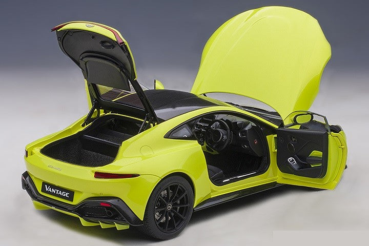 2019 ASTON MARTIN VANTAGE - Lime Essence - Autoart 1/18 - 70279