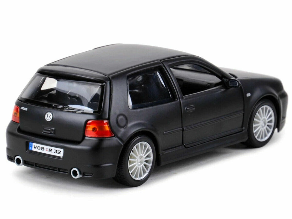 Volkswagen Golf R32 Mat Black - Maisto 1/24 - 31290  BK