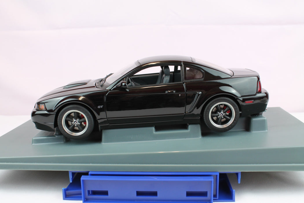 2001  Ford Mustang  Gt Bullit black  - AUTO ART  1/18 - 72852 Used