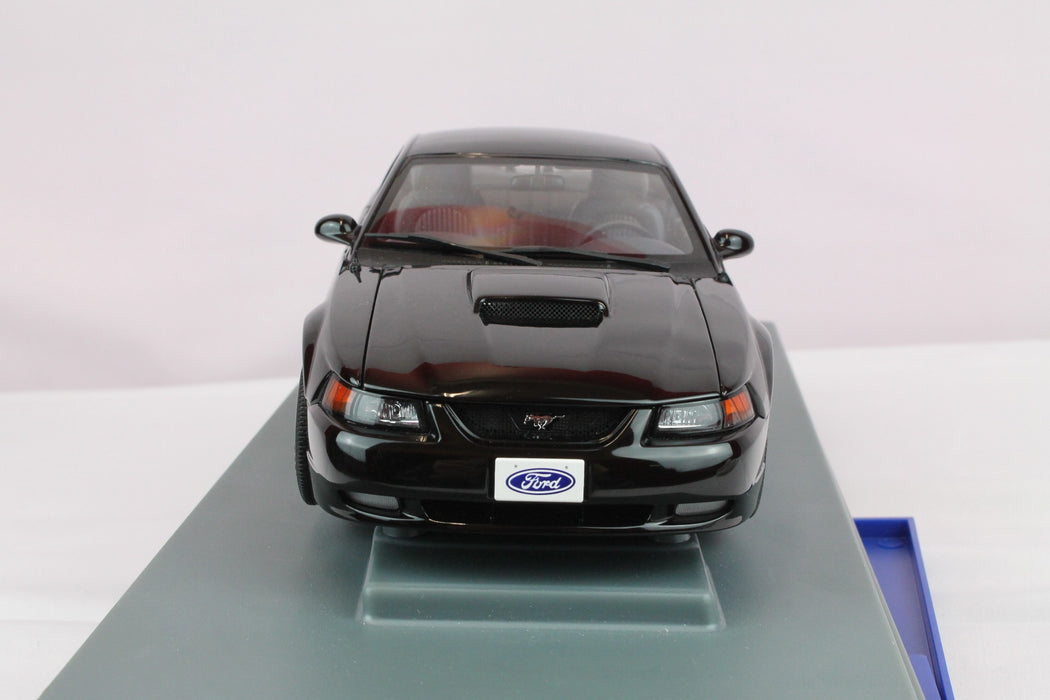 2001  Ford Mustang  Gt Bullit black  - AUTO ART  1/18 - 72852 Used