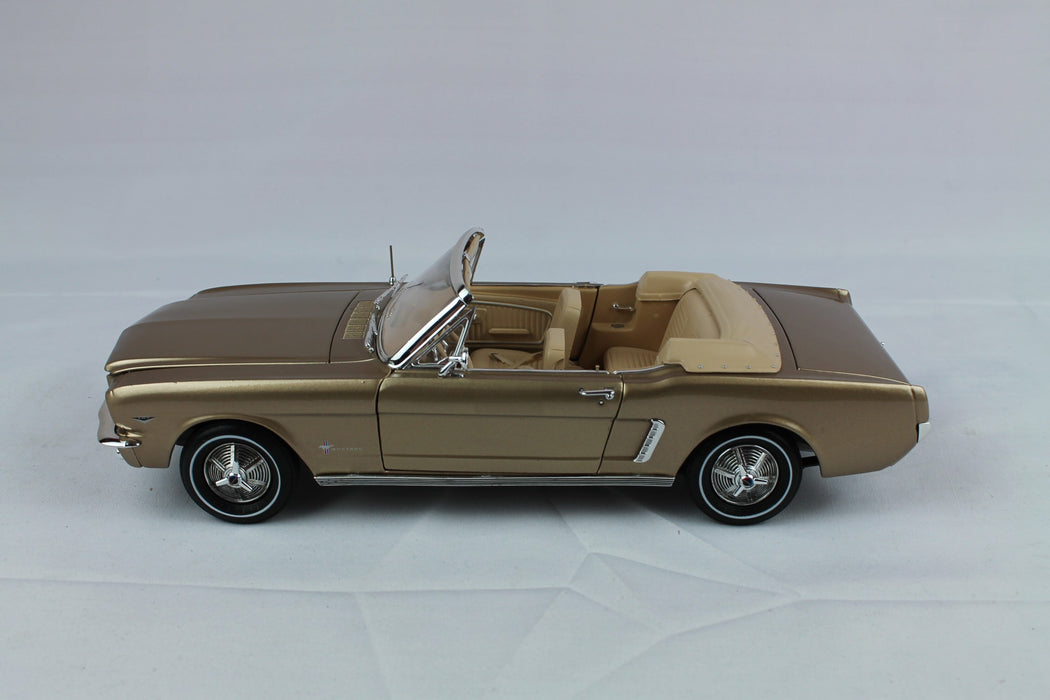 1965 Ford Mustang convertible gold  - Autoworld  1/18 -  AMM1032 Usagé