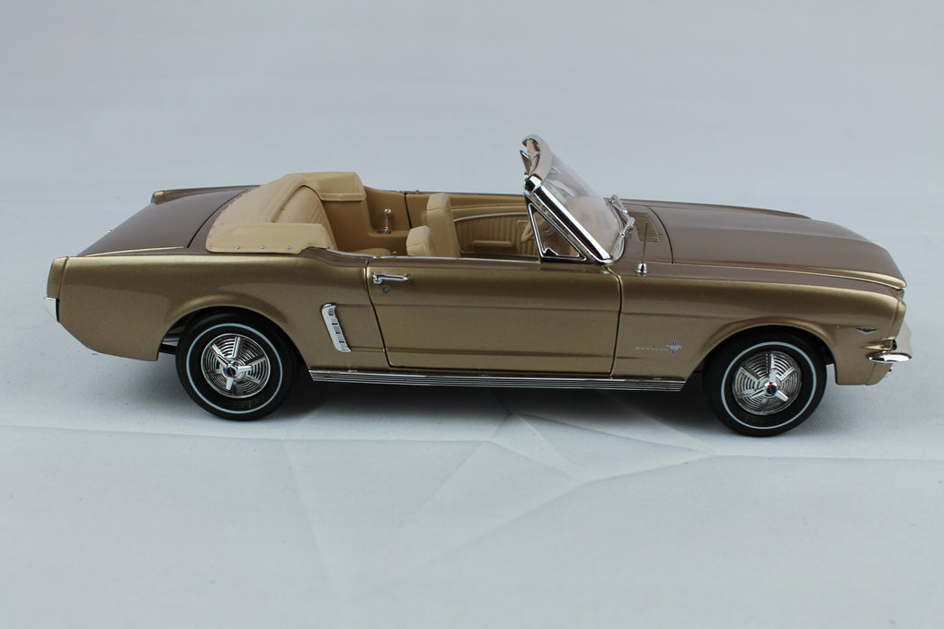 1965 Ford Mustang convertible gold  - Autoworld  1/18 -  AMM1032 Usagé