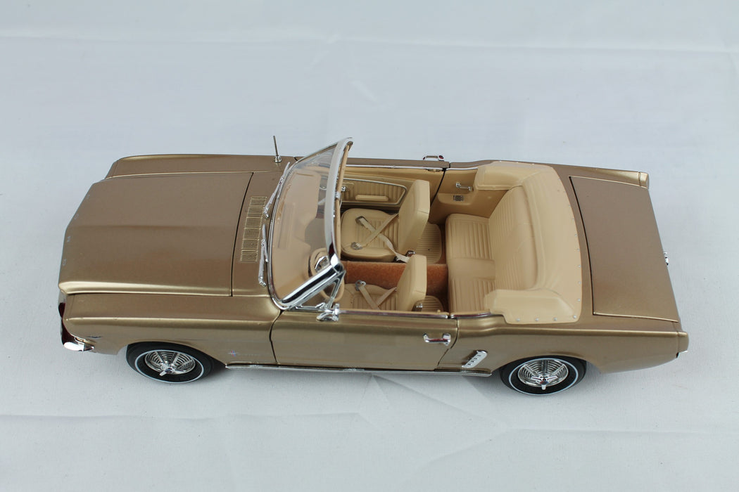 1965 Ford Mustang convertible gold  - Autoworld  1/18 -  AMM1032 Usagé