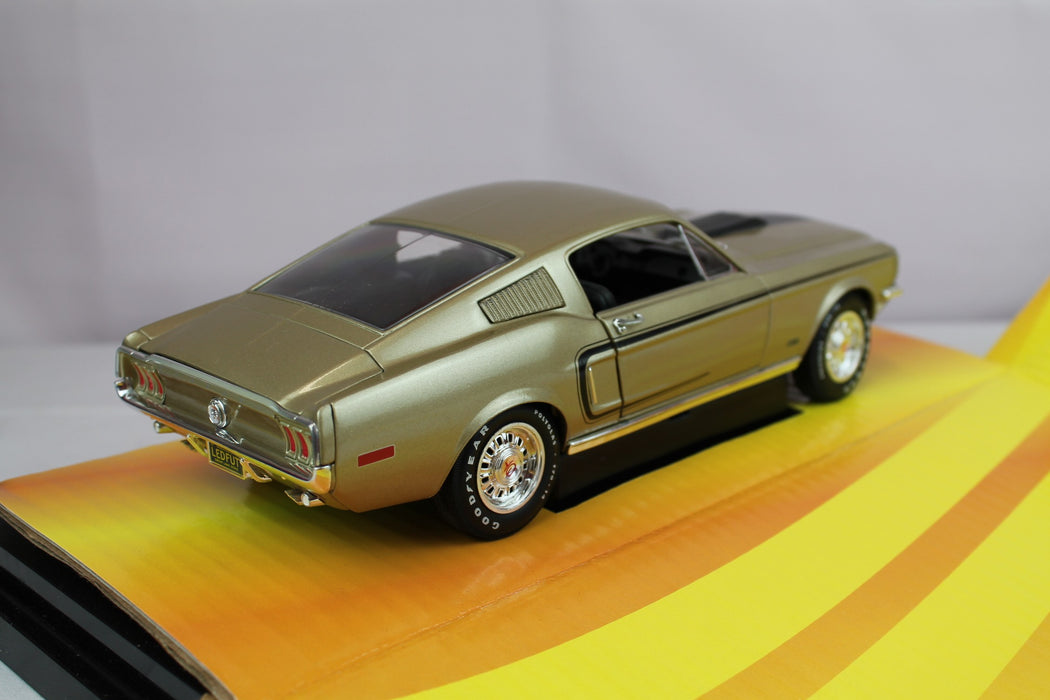 1968 Mustang  CJ 428  American Muscle Gold 1/18 - 32409 Used