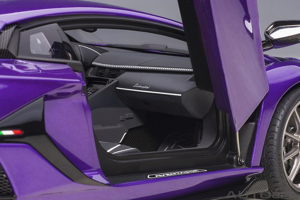 Lamborghini Aventador SVJ - Viola Pasifea  -  Autoart - 79179  Passion Diecast