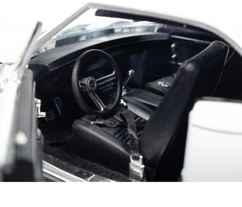 1967 Chevy Camaro Hardtop - Auto World - 1/18 - AMM1261 - Passion Diecast 