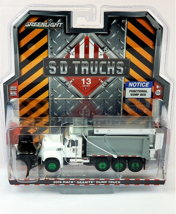 CHASE CAR 2019 Mack Granite Dump Truck with Snow Plow and Salt Spreader - SD Trucks 13 - Greenlight1/64 - 45130 CGR