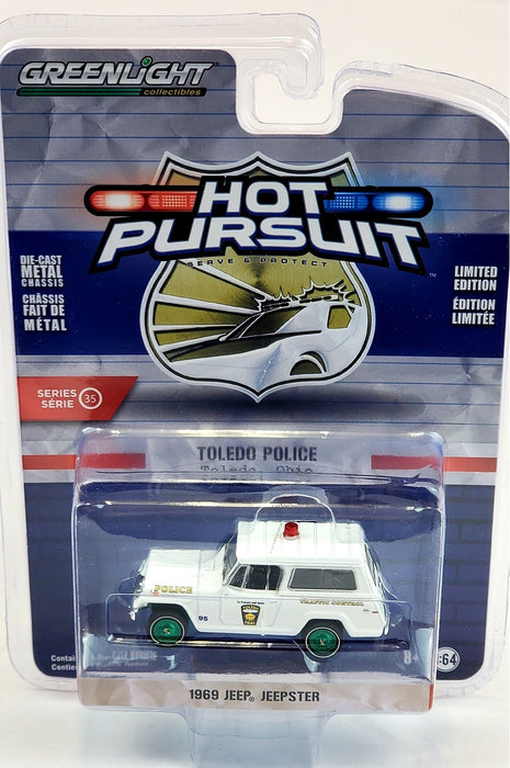 CHASE CAR 1969 Kaiser Jeep Jeepster City of Toledo, Ohio Police - Hot Pursuit Series 35 - 1-64 greenlight 42920 AGR