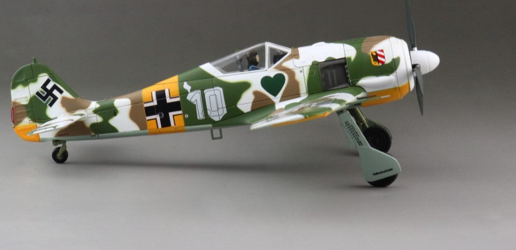 Focke-Wulf FW 190A-4 / Luftwaffe Oblt. W. Nowotny, CO 1./JG 54, Staraya Russia, March 1943 / Hobby Master 1:48 HA7427