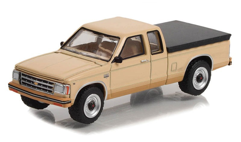 1983 Chevrolet S-10 Durango with Bed Cover - Blue Collar Collection Series 11 - 1/64 Greenlight - 35240 C Passion Diecast