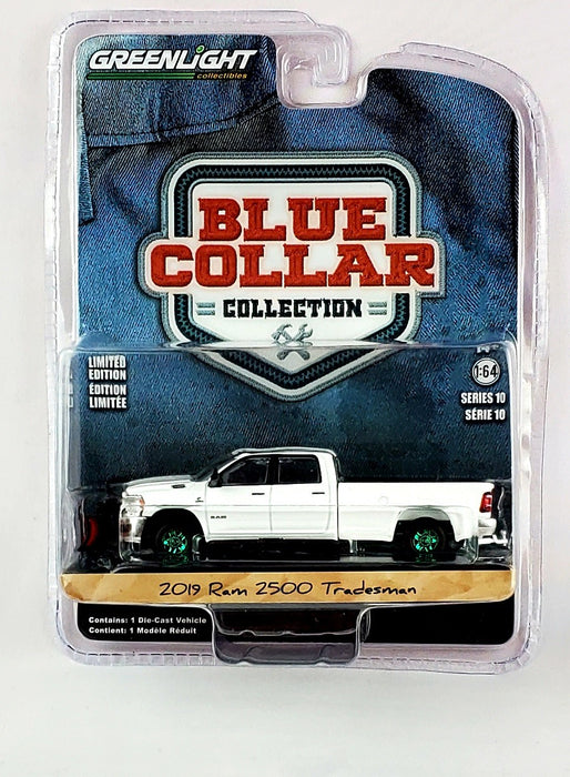 GreenMachine 2019 Ram 2500 Tradesman with Snow Plow - Blue Collar Collection Series 10 - 1/64 Greenlight - 35220 EGR