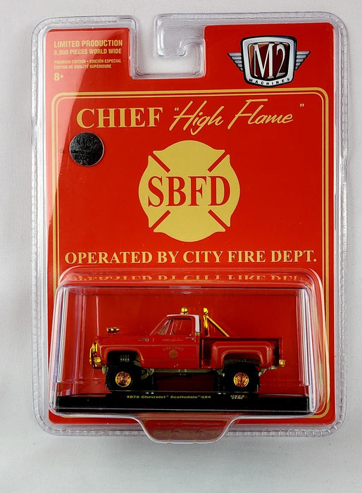 CHASE CAR 1976 Chevrolet Scottsdale 4x4 Fire Truck - Chief High Flame - M2 Machine Hobby Exclusive 1:64 - 31500-HS23GR