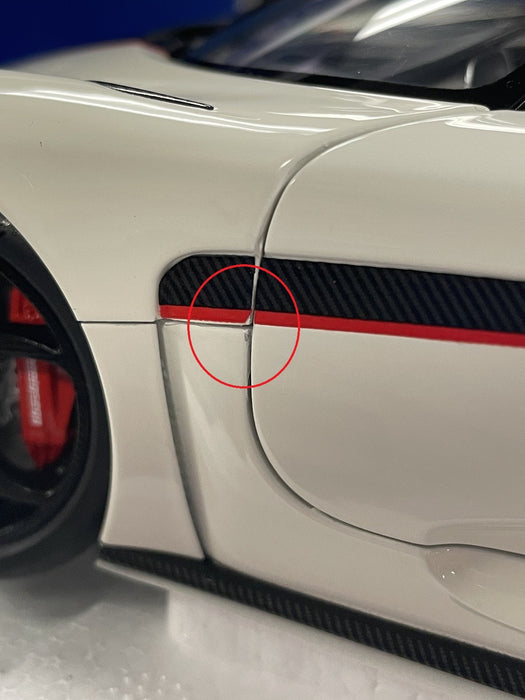 Koenigsegg RegeraWhite/Carbon with Red accent - Autoart 1/18 - 79027- Passion Diecast