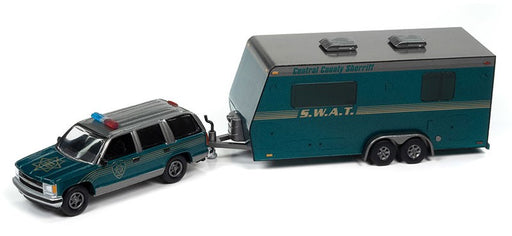 Sheriff - 1997 Chevrolet Tahoe Camper Trailer in Sherwood Green and Gold - Truck&Trailers - Johnny Lightning  1:64 - JLSP300 B