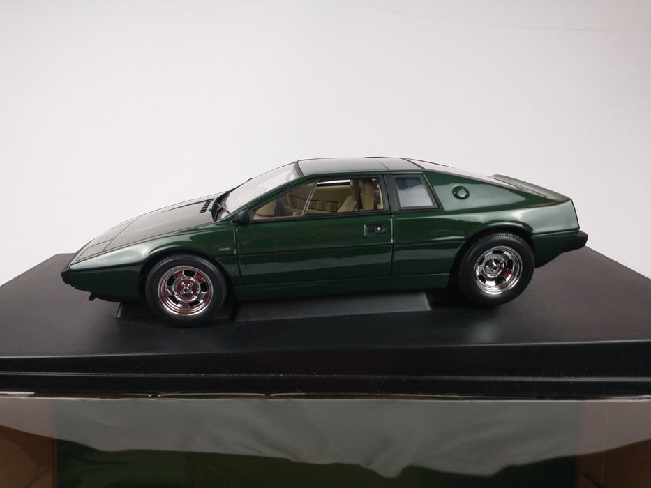 Lotus Esprit Type 1979  Green - Autoart   1/18 - 75302   Used  Read