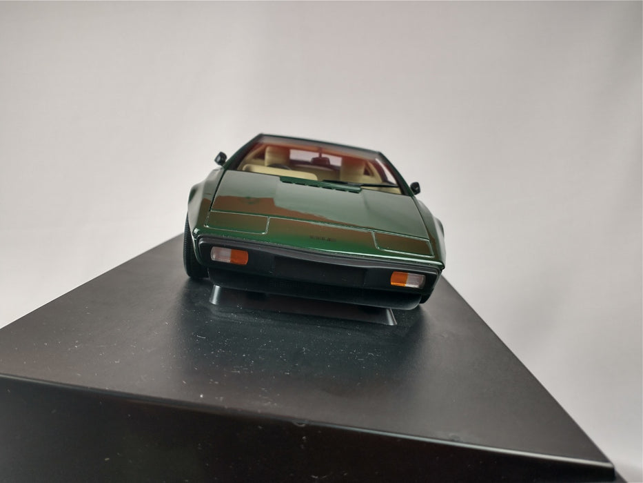 Lotus Esprit Type 1979  Green - Autoart   1/18 - 75302   Used  Read