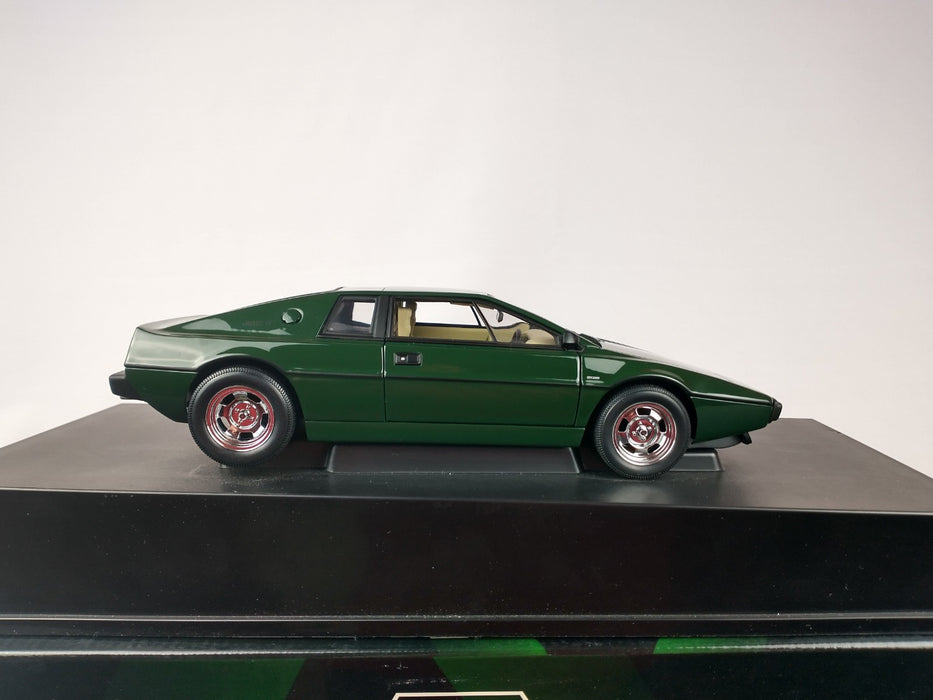 Lotus Esprit Type 1979  Green - Autoart   1/18 - 75302   Used  Read