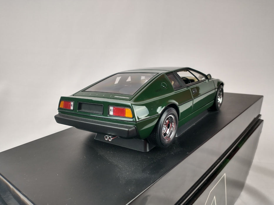 Lotus Esprit Type 1979  Green - Autoart   1/18 - 75302   Used  Read