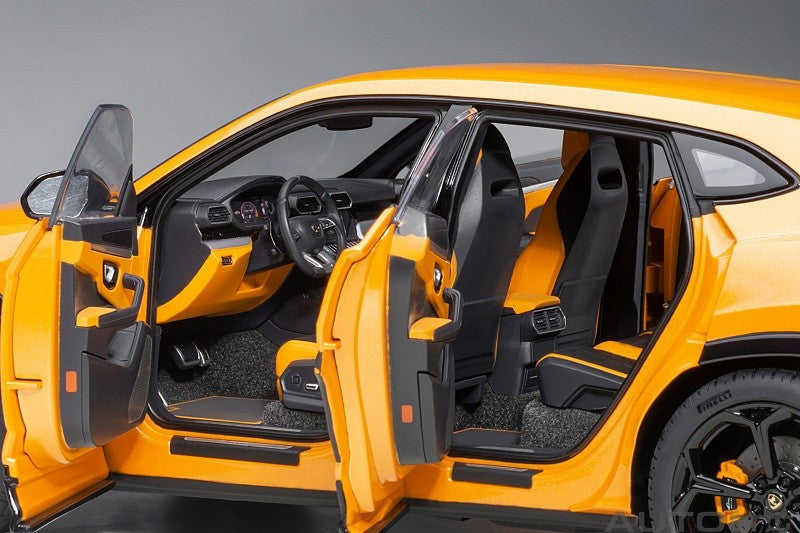 Lamborghini Urus (Arancio Borealis) - Autoart - 79160 Passion Diecast