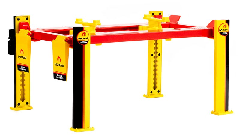 MOPAR Parts & Accessories - Four-Post Lift in Yellow and Red - Greenlight - 1/18 - 13649 - Passion Diecast 