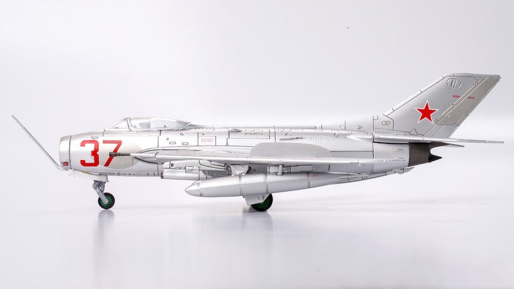 Mikoyan-Gurevich MiG-19S Farmer-C  Soviet Air Force VVS, Red 37, USSR - Panzerkampf Aircraft 14642PC