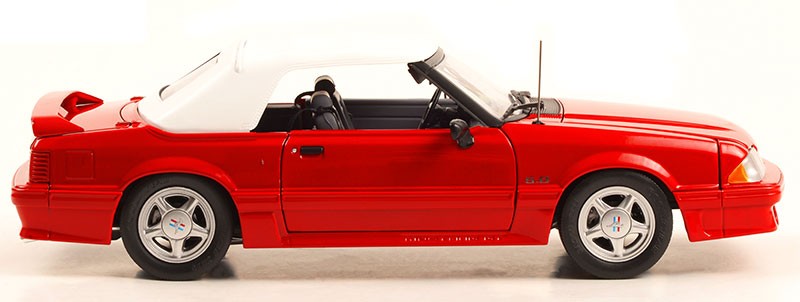 Axel Foleys 1991 Ford Mustang GT Convertible - Beverly Hills Cop III (1994) - 1/18 GMP - 18998 - Passion Diecast 