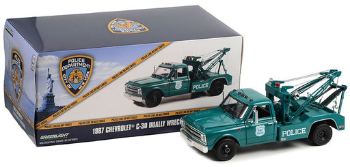 New York City Police Department (NYPD) - 1967 Chevrolet C-30 Dually Wrecker - 1/18  Greenlight - 13652