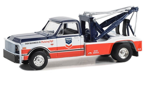 Standard Oil Road Service - 1968 Chevrolet C-30 Dually Wrecker - Dually Drivers Series 13 -1/64 Greenlight - 46130 A