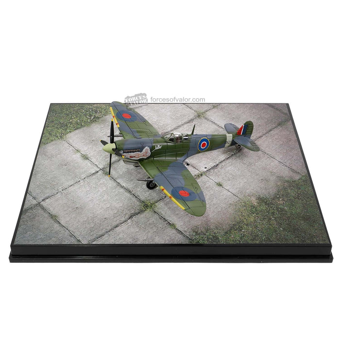 Supermarine Spitfire Mk IX - USAAF, Tolly Hello, Gustav Lundquist, RAF Boscombe Down,England,1944 / Forces of Valor 1:72 812005A