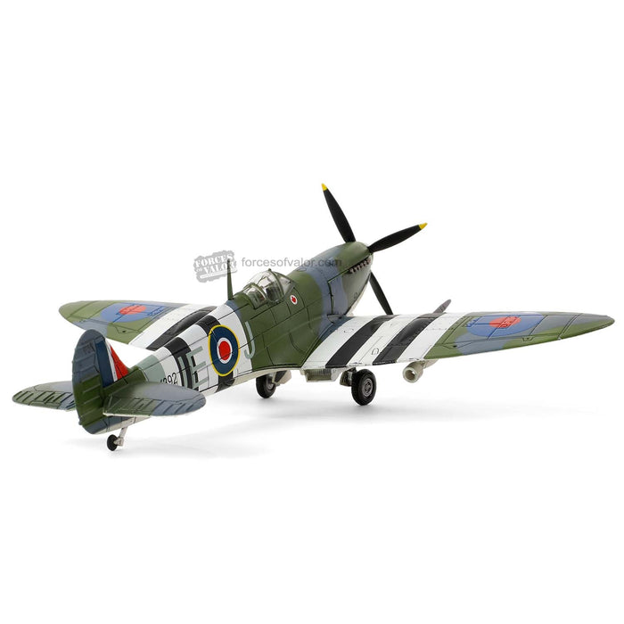 Supermarine Spitfire Mk IX - RAF No.144 (Canadian), Johnnie Johnson, Normandy, France, 1944 / Forces of Valor 1:72 812005C