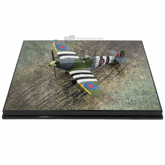 Supermarine Spitfire Mk IX - RAF No.144 (Canadian), Johnnie Johnson, Normandy, France, 1944 / Forces of Valor 1:72 812005C