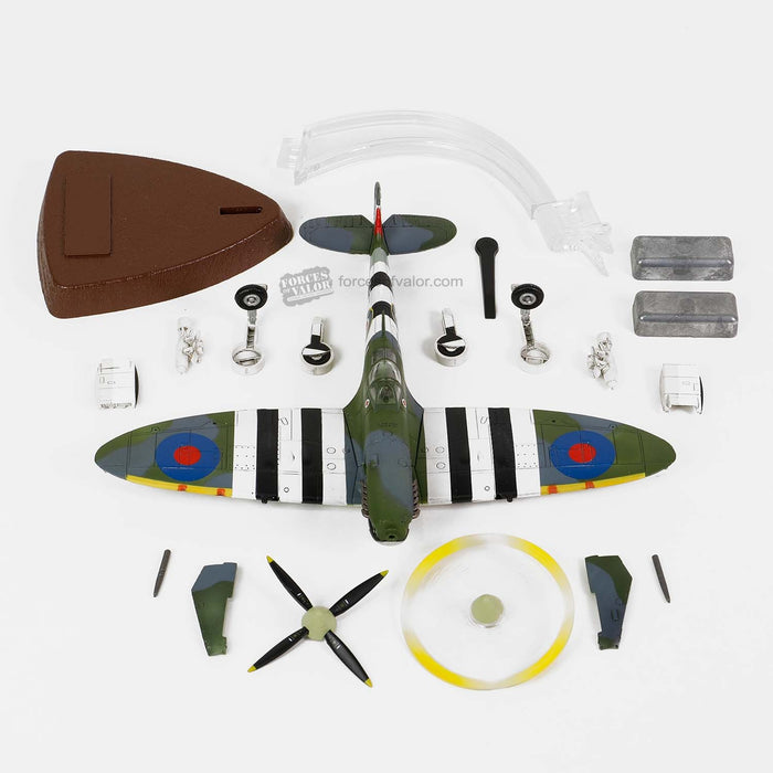 Supermarine Spitfire Mk IX - RAF No.144 (Canadian), Johnnie Johnson, Normandy, France, 1944 / Forces of Valor 1:72 812005C